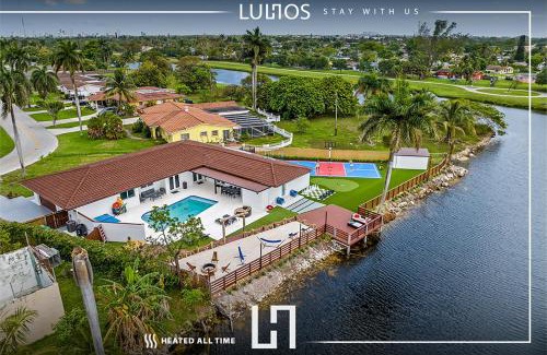 Miami Gardens House | Lakefront Mansion, 5min 2 Hard Rock Stadium, 30Gsts L65