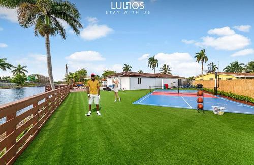 Miami Gardens House | Lakefront Mansion, 5min 2 Hard Rock Stadium, 30Gsts L65