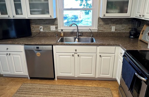 Butte Des Morts House | Lakefront 2-bed house in Oshkosh with dock!