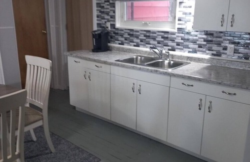 Colchester Cottage | Lakefront 2 Bedroom Cottage For Rent