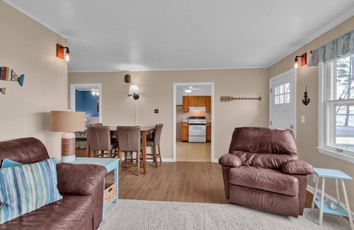 Arkdale Cottage | Lakefront 3-bedroom cottage with private dock & amazing sunset view