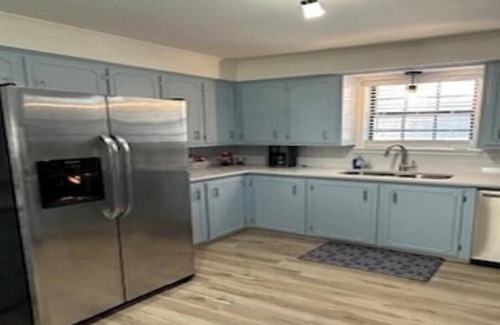 Ventress House | Lakefront 4-bedroom/2 BA, Sleeps 10 , private pool and pier. + VIEW !