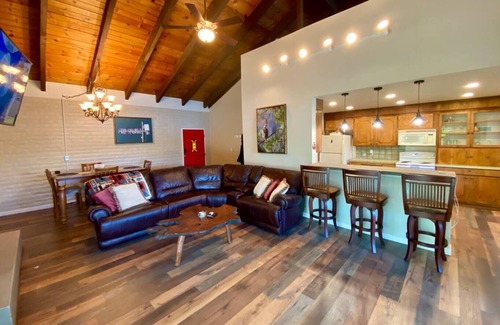 Lakehead House | Lakefront, 50 Guests, Paradise Estates, Reunions - , Weddings, Work Retreats