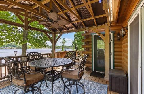 Ada House | Lakefront 5BR Cabin on Big Crooked Lake w Pontoon