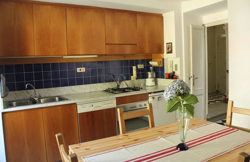 Orta San Giulio Apartment | Lakefront apartment with garden in the center of Orta San Giulio
