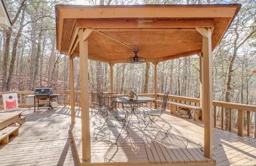Bee Branch House | Lakefront Arkansas Home with Deck, Grill and Cornhole!