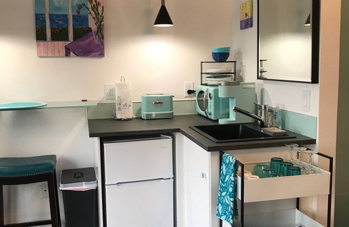 College Park House | Lakefront Artist's Loft - Relax in Luxury!