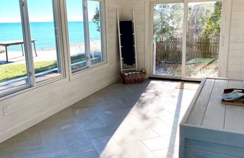 North Lakeport House | Lakefront Beach House - Lake Huron private beach!