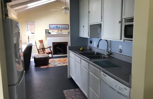 Vermilion House | Lakefront, Beachfront Breezy Cottage
