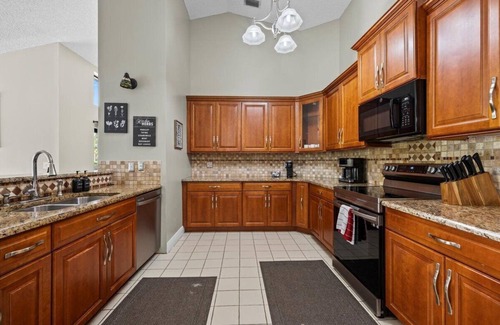 Greenview Shores House | Lakefront Bliss in Wellington