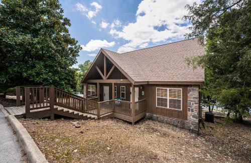 Reeds Spring House | Lakefront Branson Cabin 6 Mi to Branson Strip!