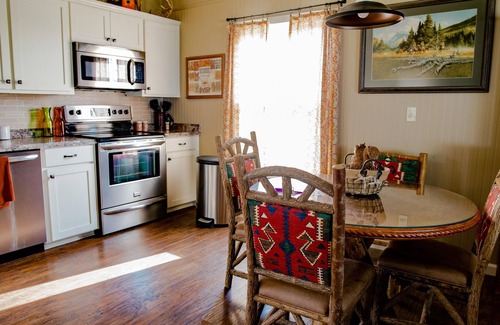 Grove Cabin | Lakefront Cabin in Grove, OK with Private Dock