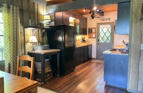 Reed Creek Cabin | Lakefront cabin in quiet cove on Lake Hartwell