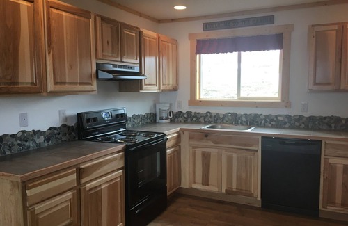 Babb House | Lakefront cabin on Duck Lake near Glacier National Park, great fishing & hiking!