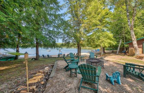 Levering House | Lakefront Cabin with Beach Access Levering Retreat