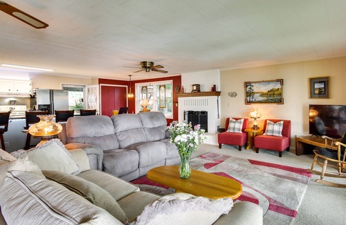 Longtown House | Lakefront Canadian Gem: Fire Pit, Decks & Grills