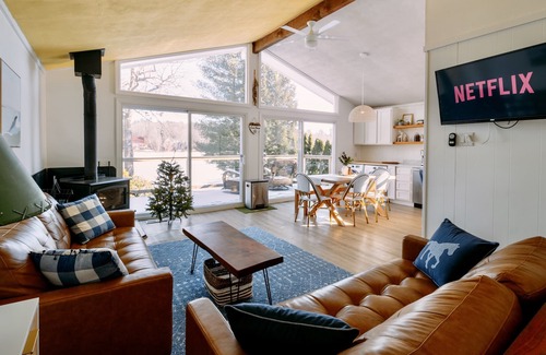Barnstead Cabin | Lakefront Chalet/Kayaks/Family-friendly/Stunning Views