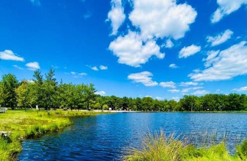 Locust Lake Village Ski Chalet | Lakefront Chalet with Pontoon boat & golf cart