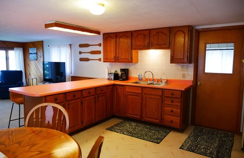 Curtis Cottage | Lakefront Cottage-2Bdr-1.5Bth-Sleeps 6