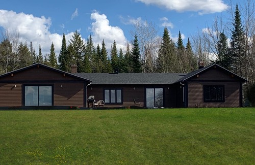 Stratford Ski Chalet | Lakefront cottage Aylmer