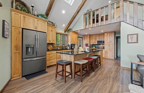 Howard House | Lakefront Cottage on Apple Valley Lake