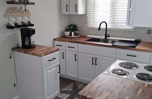 Harrison Cottage | Lakefront Cottage/Sutherland Lake -All Sport Lake-Pet Free