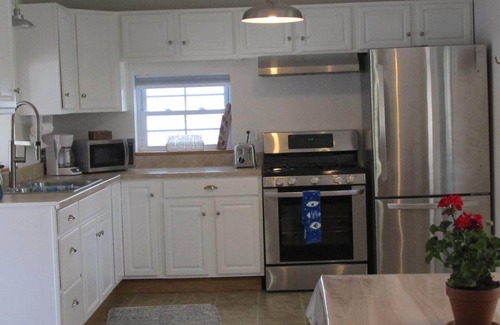 Bouckville Cottage | LAKEFRONT Cottage swimming fishing close to Colgate sleeps 4 SUPER Clean