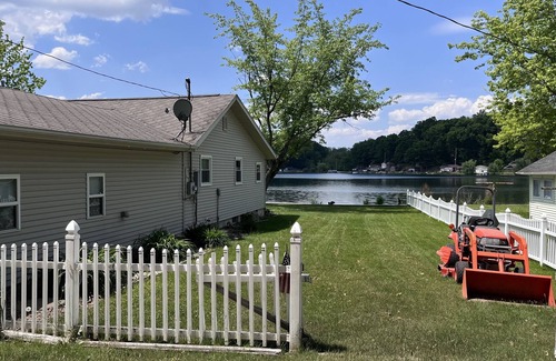 Battle Creek House | Lakefront Cottage w/ boat launch on peaceful lake!