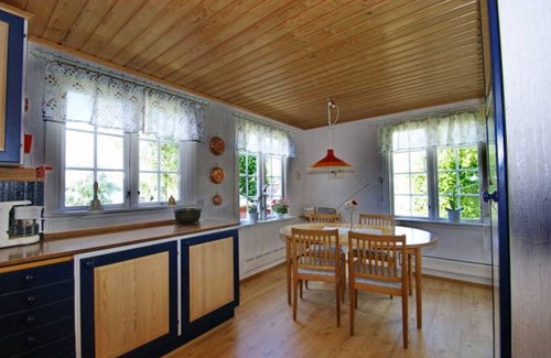 Lagersberg House | Lakefront cottage with private dock, boat, sauna and large garden with barbecue area