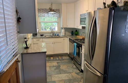 Semora Cottage | Lakefront cottage with WiFi .