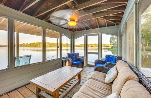 Grapeland House | Lakefront Crockett Cabin with Boathouse and Kayaks!