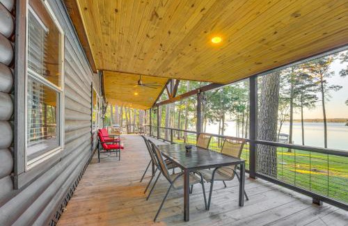 Grapeland House | Lakefront Crockett Cabin with Boathouse and Kayaks!