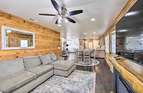 Lone Star Cottage | Lakefront Daingerfield Retreat w/Shared Dock!