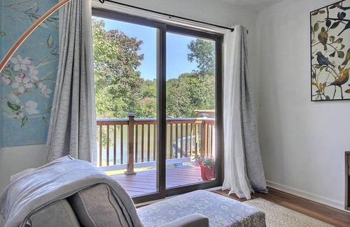Newton House | Lakefront Family Retreat~Private Pool~Game Room