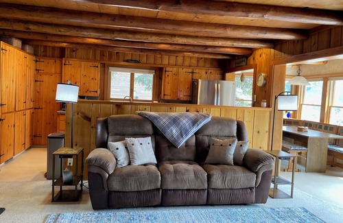 Somers House | Lakefront Gem! Dock, Beach, Paddle Boards, Firepit, Comfort on the water