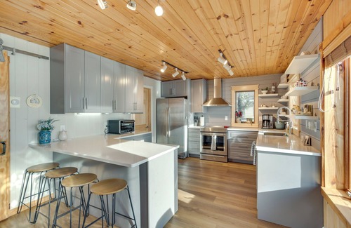 New London House | Lakefront Gem w/Dock in New London!