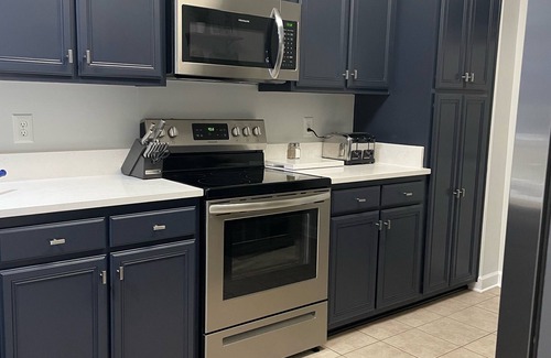 Huddleston Condo | Lakefront, ground level…book your summer vacay now!