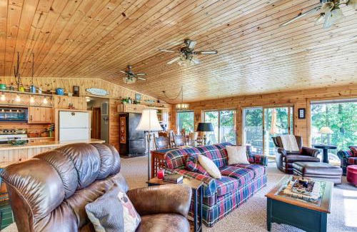Hackensack House | Lakefront Hackensack Cabin with Patio and Grill!