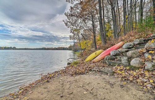 Hawks House | Lakefront Hawks Getaway - Fire Pit and Kayaks!