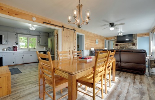 Hartford House | Lakefront Home in Hartford: Hot Tub, Kayaks & Dock