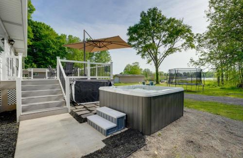 Hartford House | Lakefront Home in Hartford Hot Tub, Kayaks and Dock