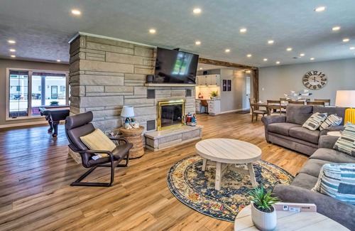 Gilbertsville House | Lakefront home near Moors