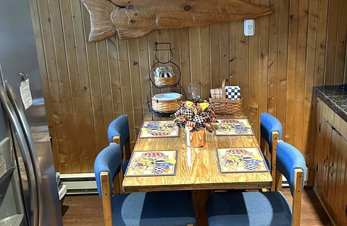 Penelacres Cabin | LAKEFRONT,HOT TUB,KAYAKS,Cozy CABIN, Private Dock,Gardens, OWLS NEST, Deep Creek