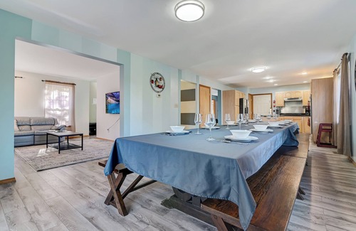 East Stroudsburg House | Lakefront house, hot tub/sauna, two playrooms, and two living rooms XL dining.