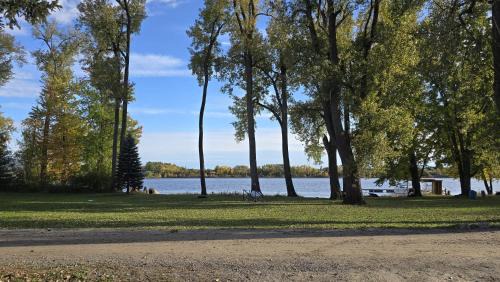 Gatineau House | Lakefront House 25 minutes from downtown Ottawa-Gatineau