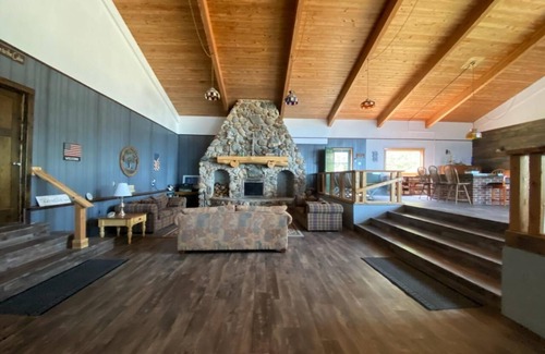 Menominee House | Lakefront Lake Michigan Beach House 5,500sf