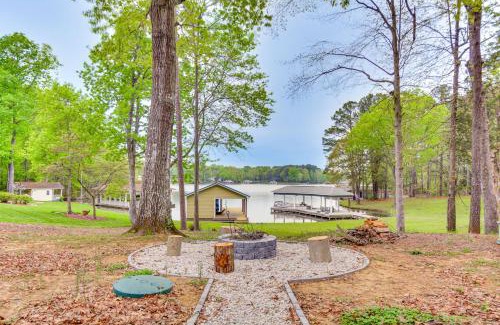 Leasburg House | Lakefront Leasburg Home with Dock and Views!