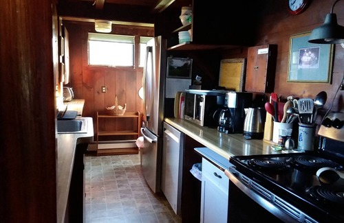 South Kingstown House | Lakefront Log Cabin nnTaking reservations for the 2025 Season