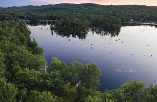 Washington House | Lakefront Log Cabin on 2 acres