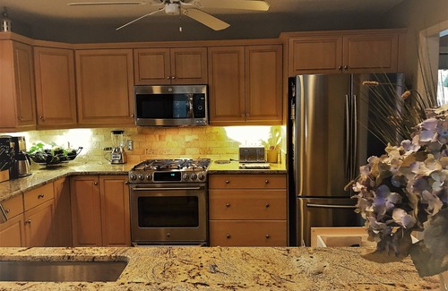 New London House | Lakefront Luxe Retreat in Tranquil Cove Endless Enjoyment Lakeside Fireplace